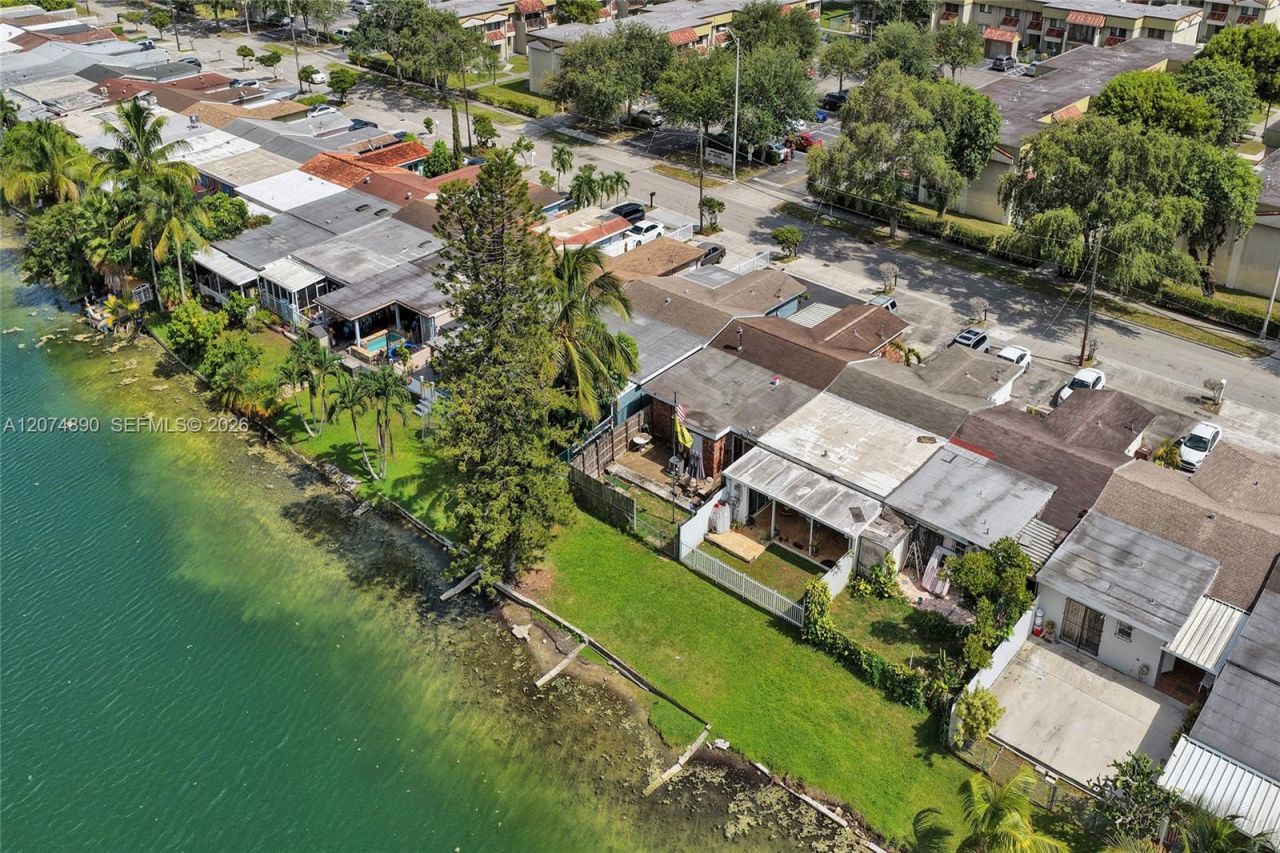 903 W 77th St, Hialeah, FL 33014 Photo