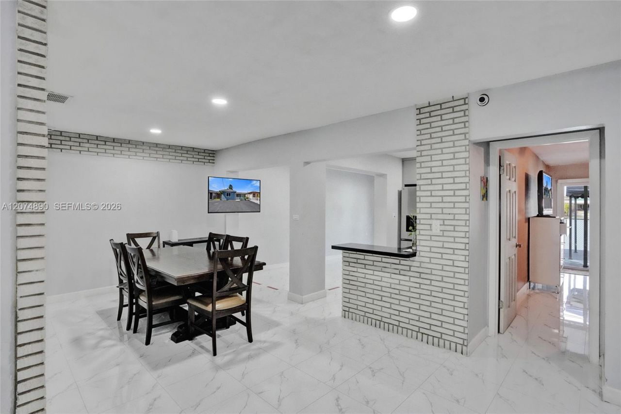 903 W 77th St, Hialeah, FL 33014 Photo