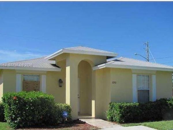 1050 NW 4th St , Boynton Beach, FL 33435
