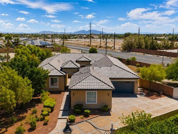 6883 May Basket Avenue , Las Vegas, NV 89131