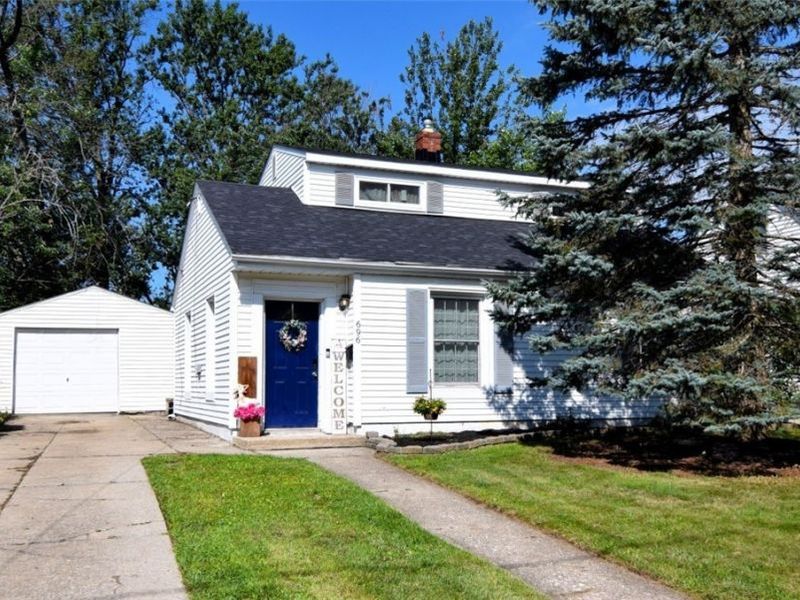 696 High Street, Bedford, OH 44146 Photo 2