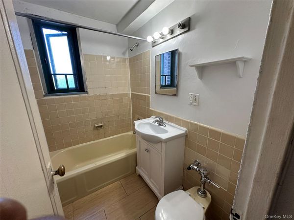 1579 Metropolitan Avenue, Unit 6H, Bronx, NY 10462