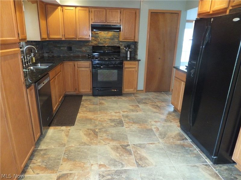 1211 Eric Lane , Cleveland, OH 44109 Photo 5