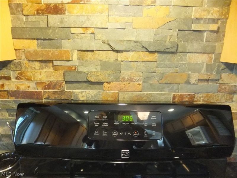 1211 Eric Lane , Cleveland, OH 44109 Photo 9