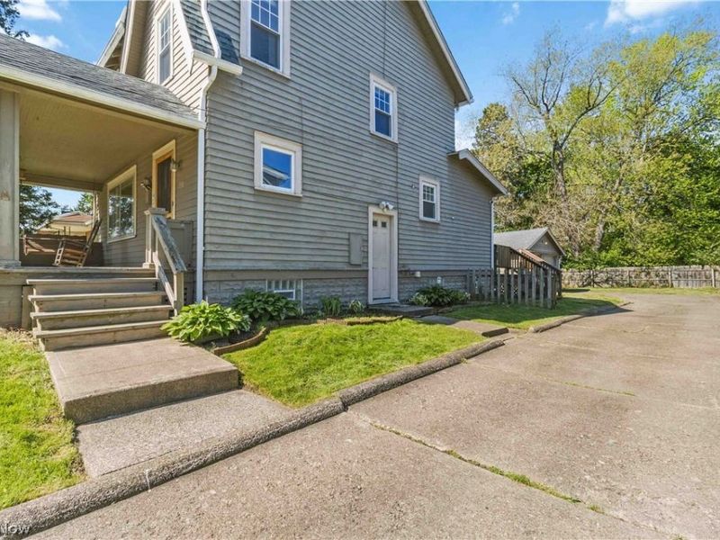 330 N Hawkins Avenue, Akron, OH 44313 Photo 4