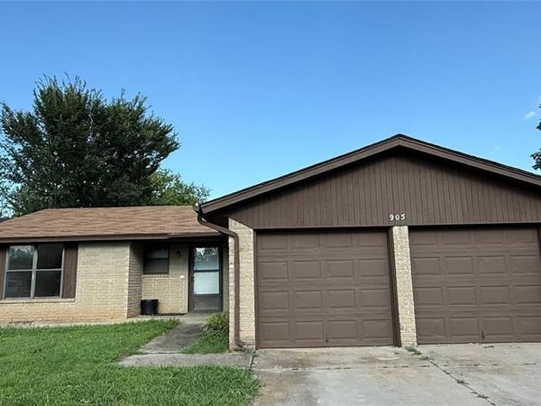 905 Branchwood Court, Norman, OK 73072