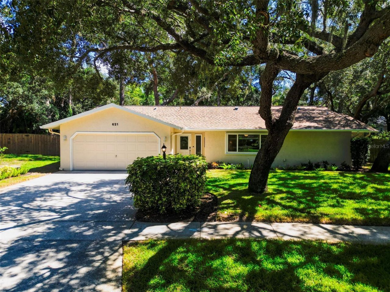 621 Timber Ln, Tarpon Springs, FL 34689 Main Photo