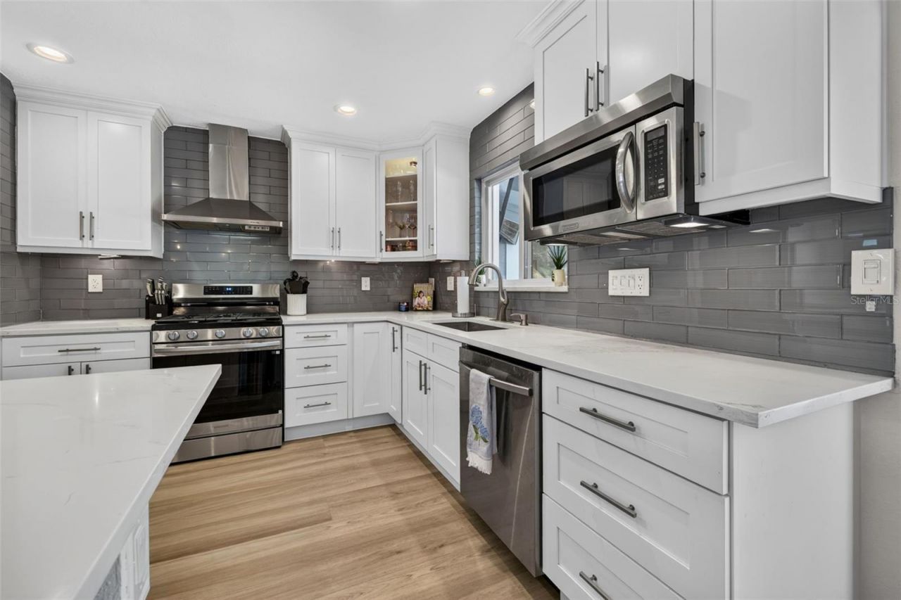 1743 Delaware Avenue Ne, Saint Petersburg, FL 33703 Photo