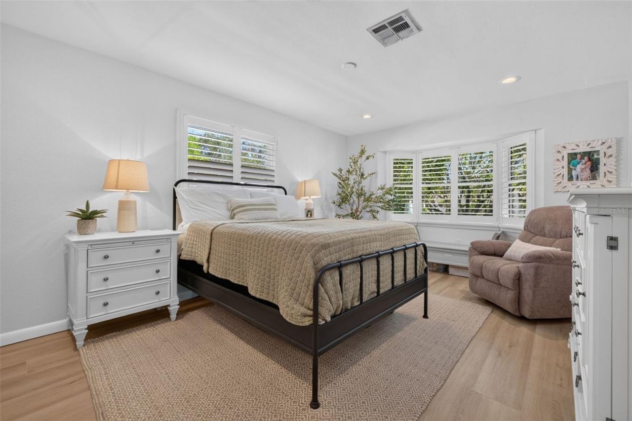 1743 Delaware Avenue Ne, Saint Petersburg, FL 33703 Photo