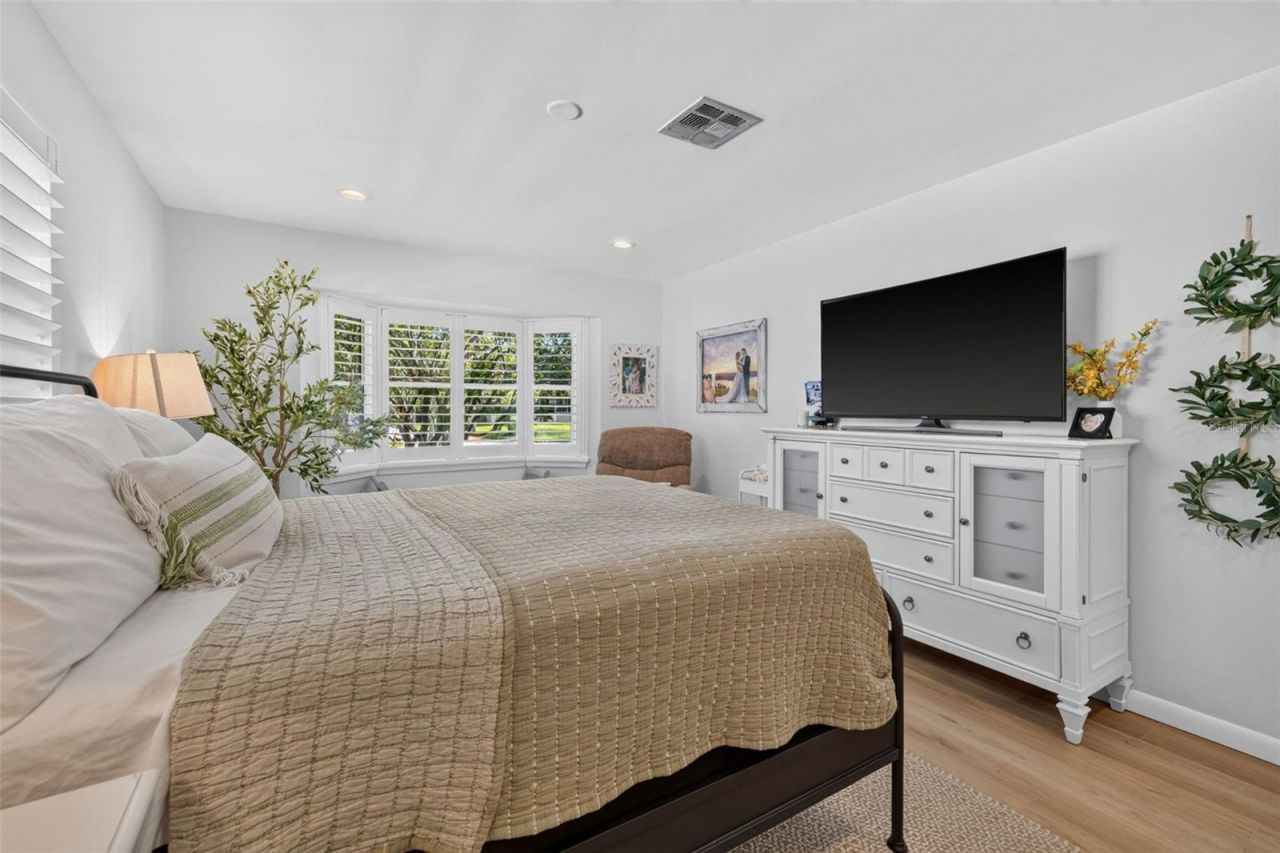 1743 Delaware Avenue Ne, Saint Petersburg, FL 33703 Photo