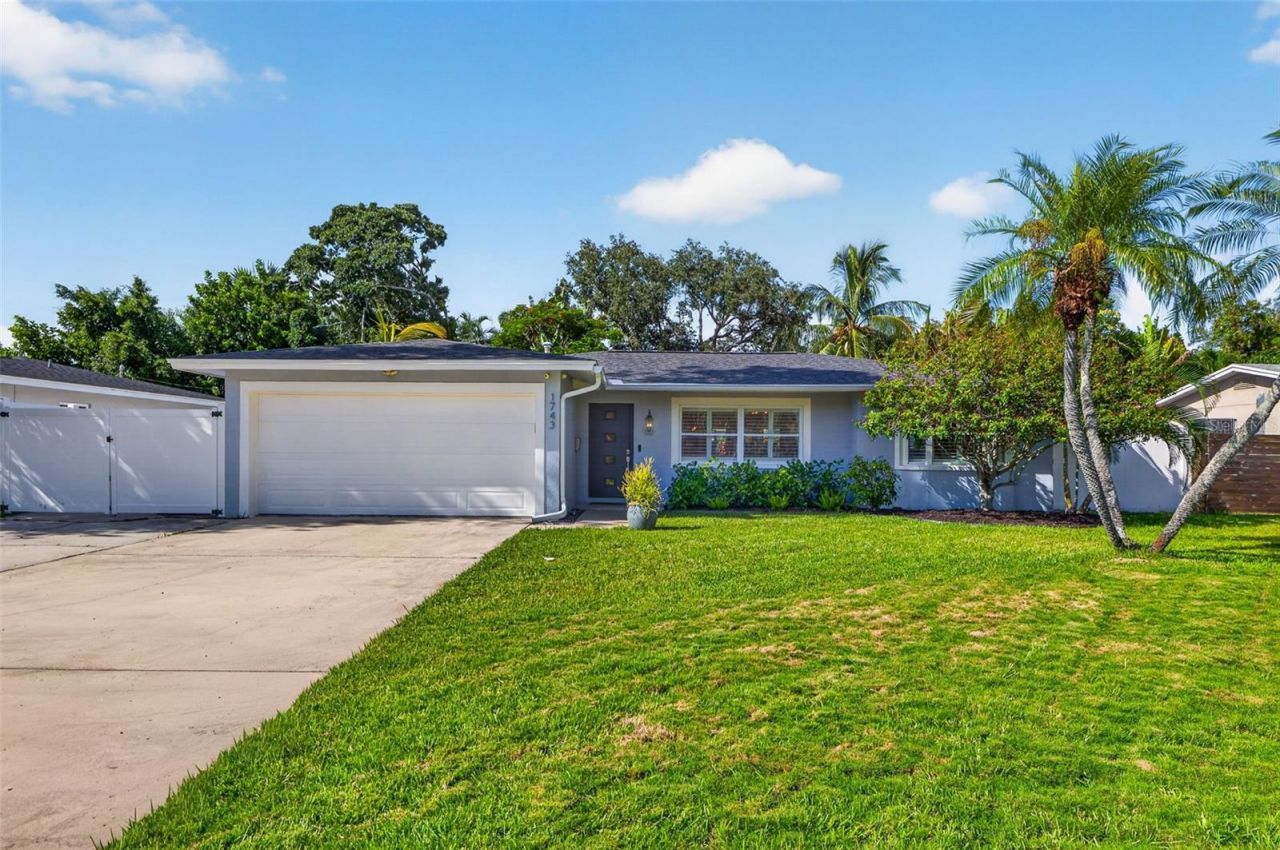 1743 Delaware Avenue Ne, Saint Petersburg, FL 33703 Photo