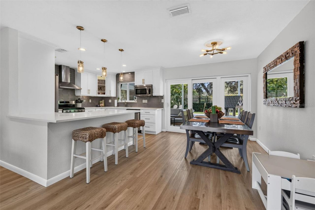 1743 Delaware Avenue Ne, Saint Petersburg, FL 33703 Photo