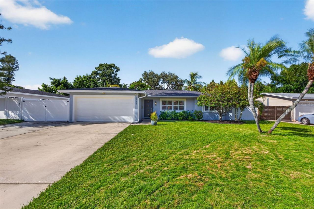 1743 Delaware Avenue Ne, Saint Petersburg, FL 33703 Photo