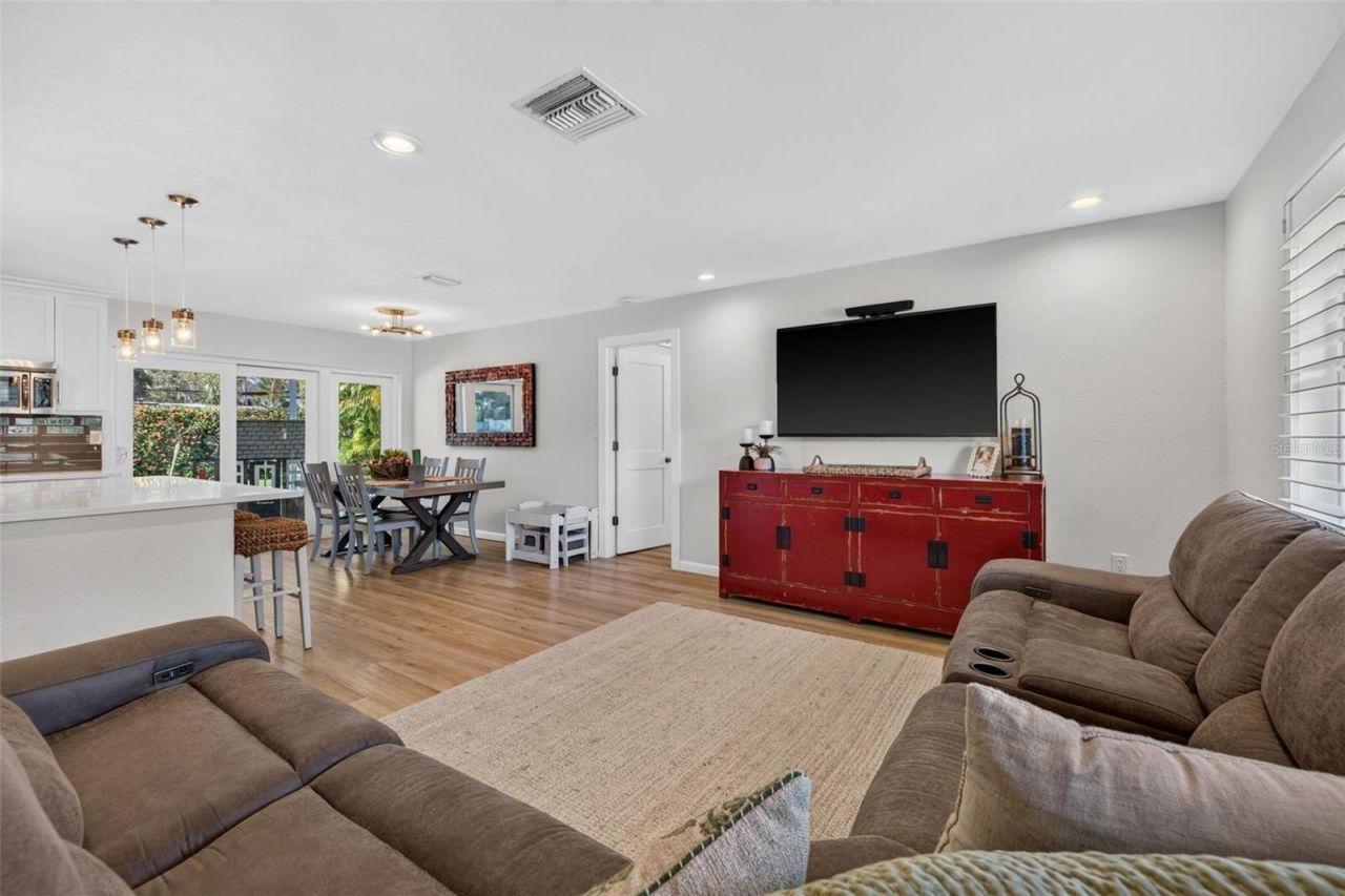 1743 Delaware Avenue Ne, Saint Petersburg, FL 33703 Photo