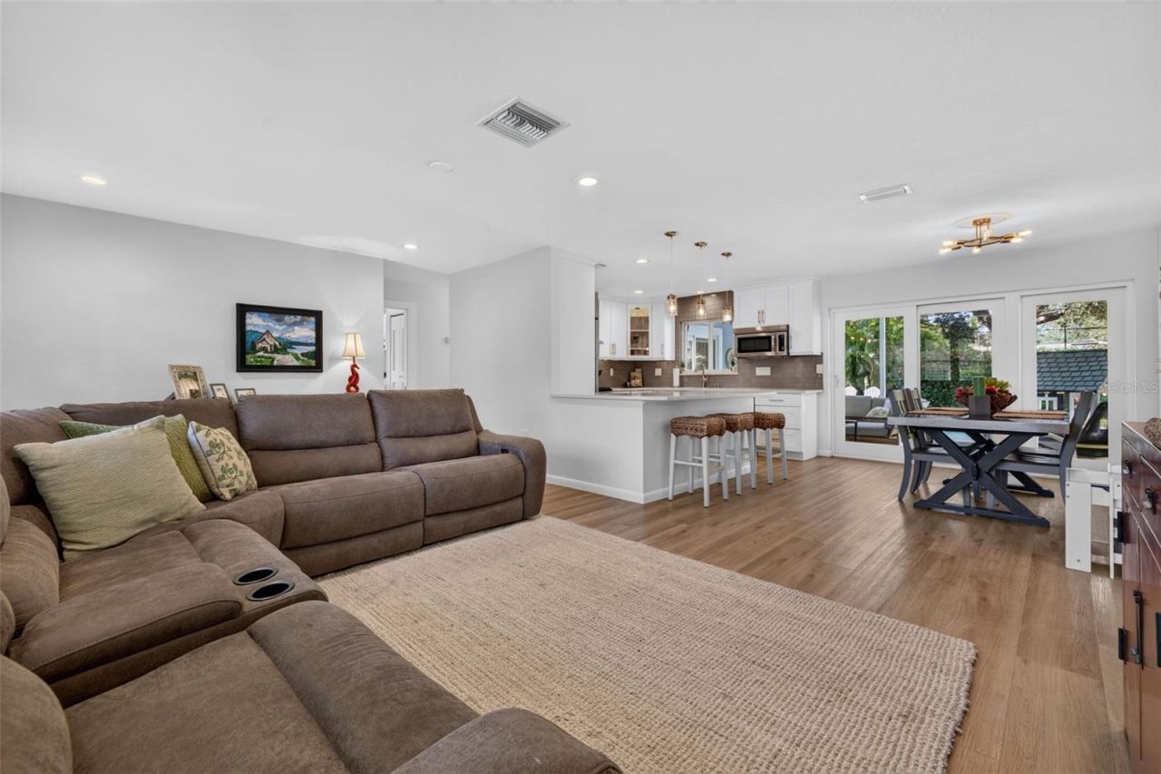 1743 Delaware Avenue Ne, Saint Petersburg, FL 33703 Photo