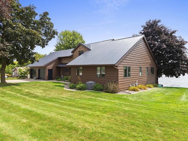 125 W HIGHLAND DRIVE, Oconto Falls, WI 54154