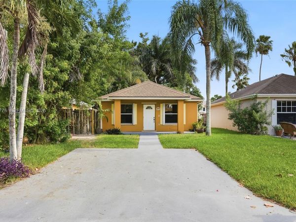 879 SW 10th St , Florida City, FL 33034