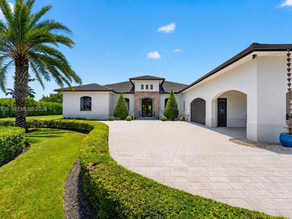 10352 NW 131st St , Hialeah Gardens, FL 33018