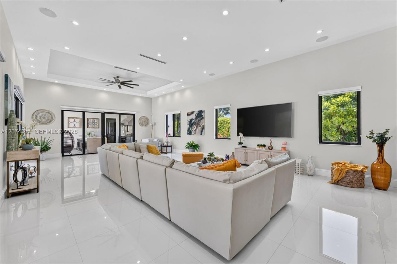 10352 NW 131st St , Hialeah Gardens, FL 33018 Photo