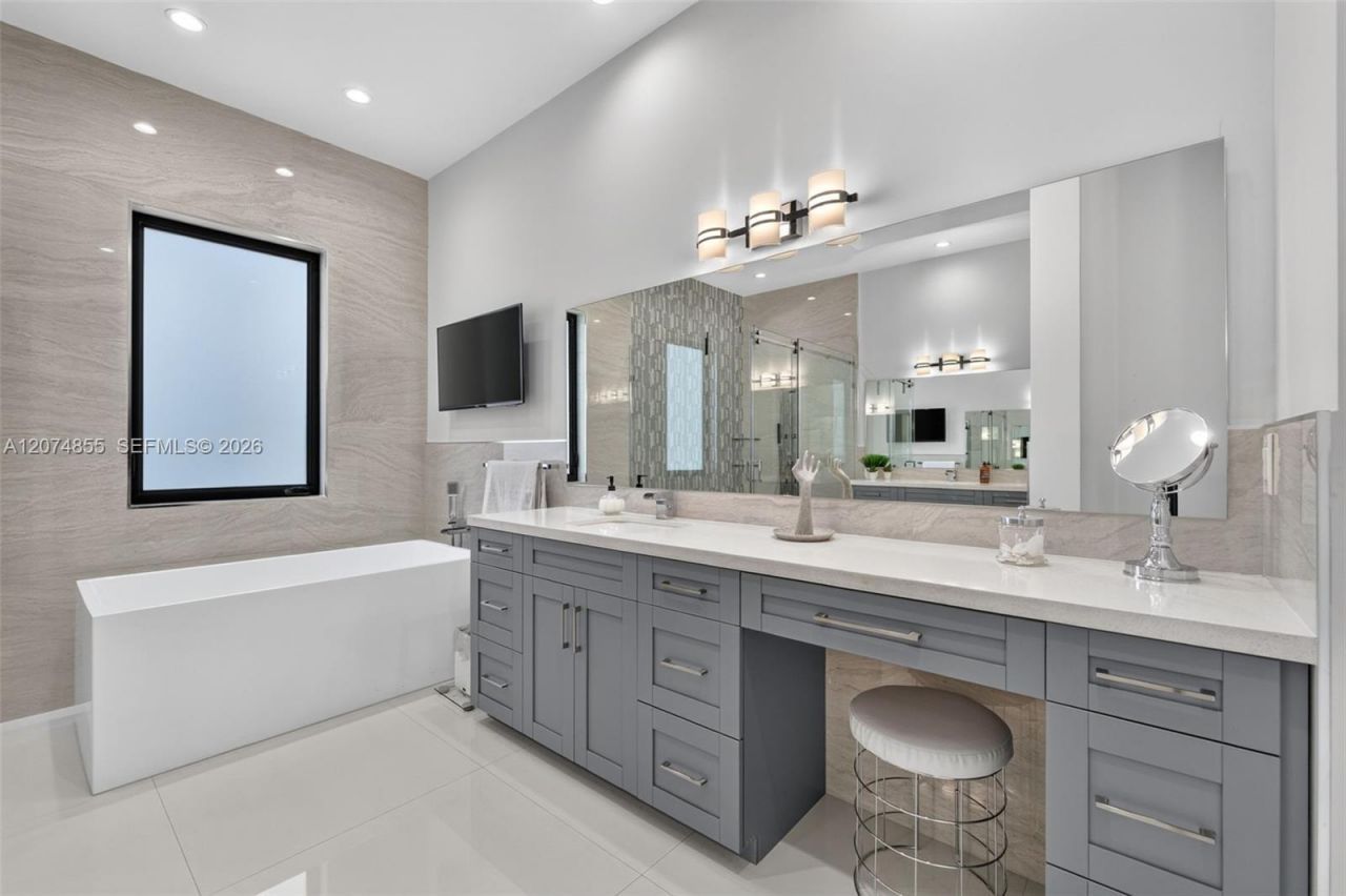 10352 NW 131st St , Hialeah Gardens, FL 33018 Photo