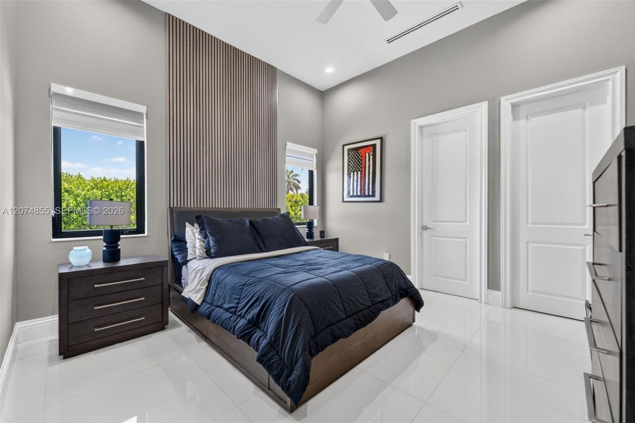 10352 NW 131st St , Hialeah Gardens, FL 33018 Photo