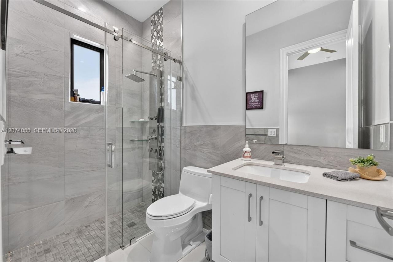 10352 NW 131st St , Hialeah Gardens, FL 33018 Photo