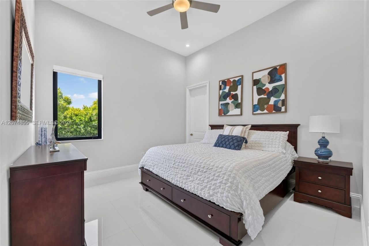 10352 NW 131st St , Hialeah Gardens, FL 33018 Photo