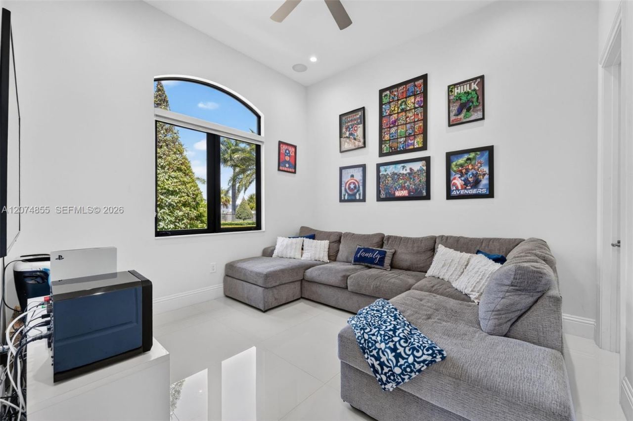 10352 NW 131st St , Hialeah Gardens, FL 33018 Photo