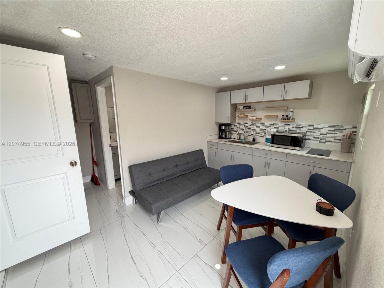 6830 SW 8th St , Unit STUDIO, Pembroke Pines, FL 33023 Photo