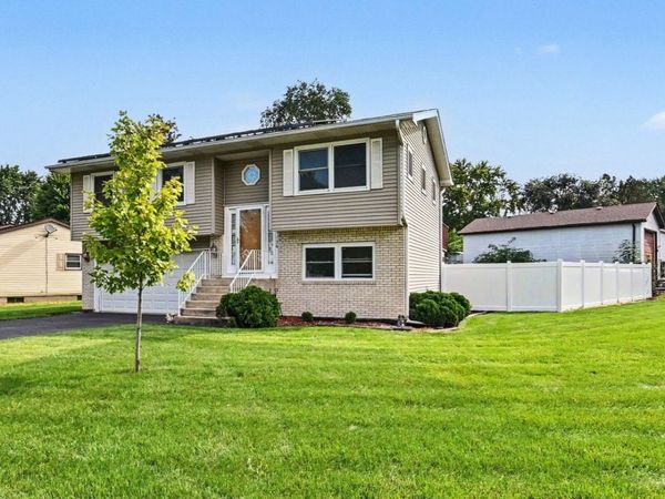136 Augusta Road , Oswego, IL 60543