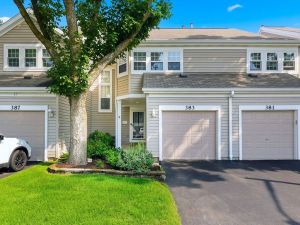 383 Kerry Court , Carol Stream, IL 60188