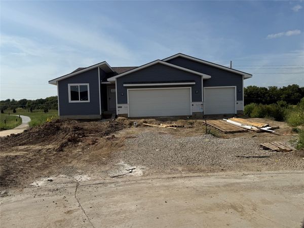 25067 Bluebird Circle, Adel, IA 50003