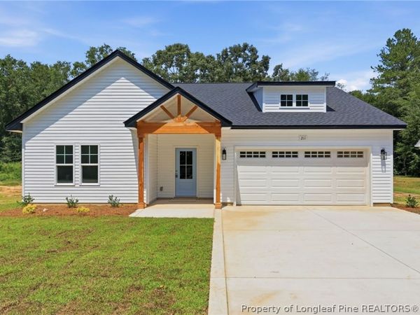 211 E 7th Avenue , Raeford, NC 28376