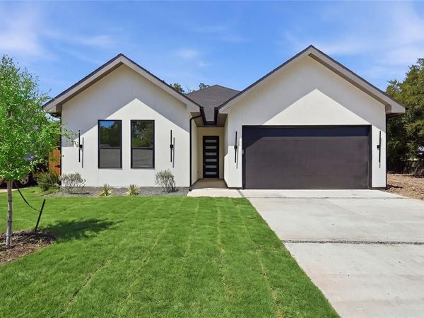 1327 E Waco Avenue, Dallas, TX 75216