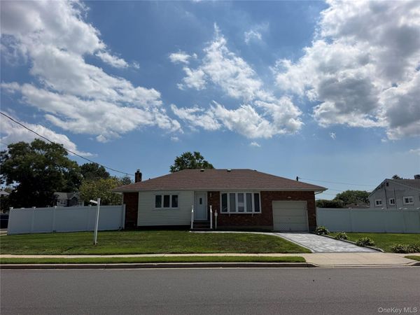 266 Central park Roads , Plainview, NY 11803