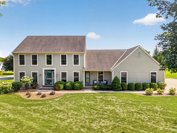 S78W20363 Pasadena Dr, Muskego, WI 53150