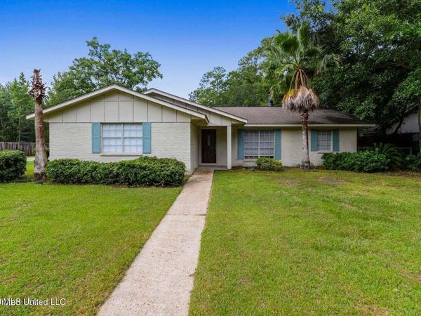 2201 Sandalwood Place, Gautier, MS 39553