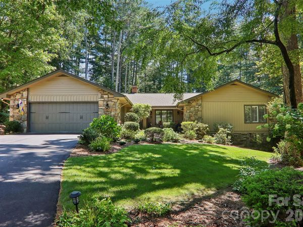 133 Larchmont Drive, Hendersonville, NC 28791