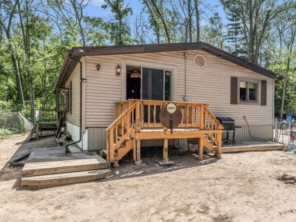 2421 N Gordon Avenue, White Cloud, MI 49349