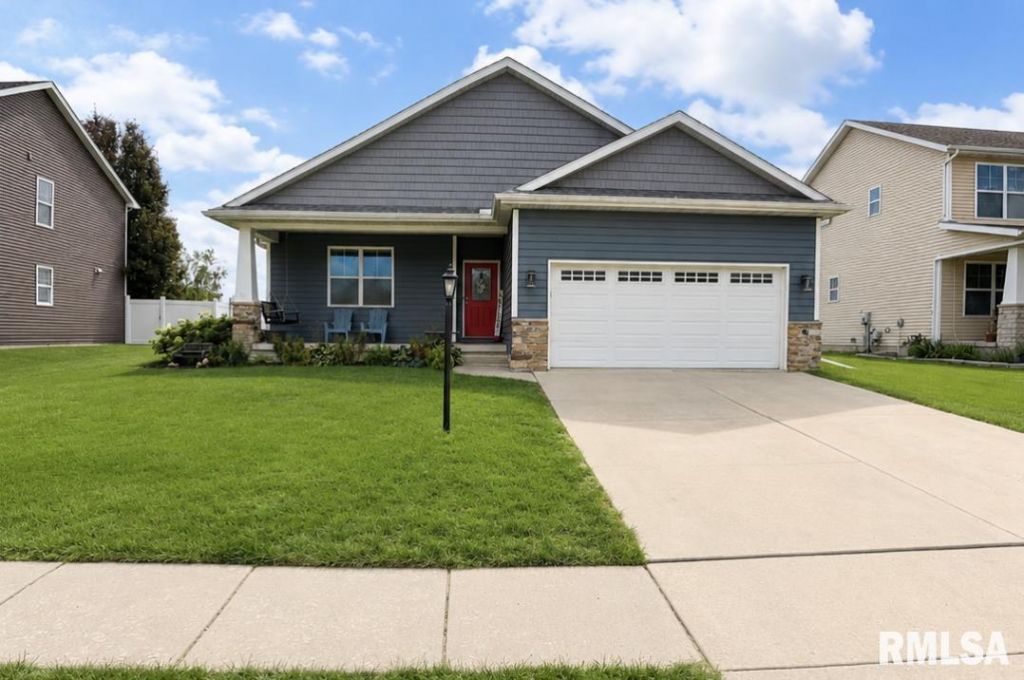 1400 W River Birch Drive, Chillicothe, IL 61523 Main Photo