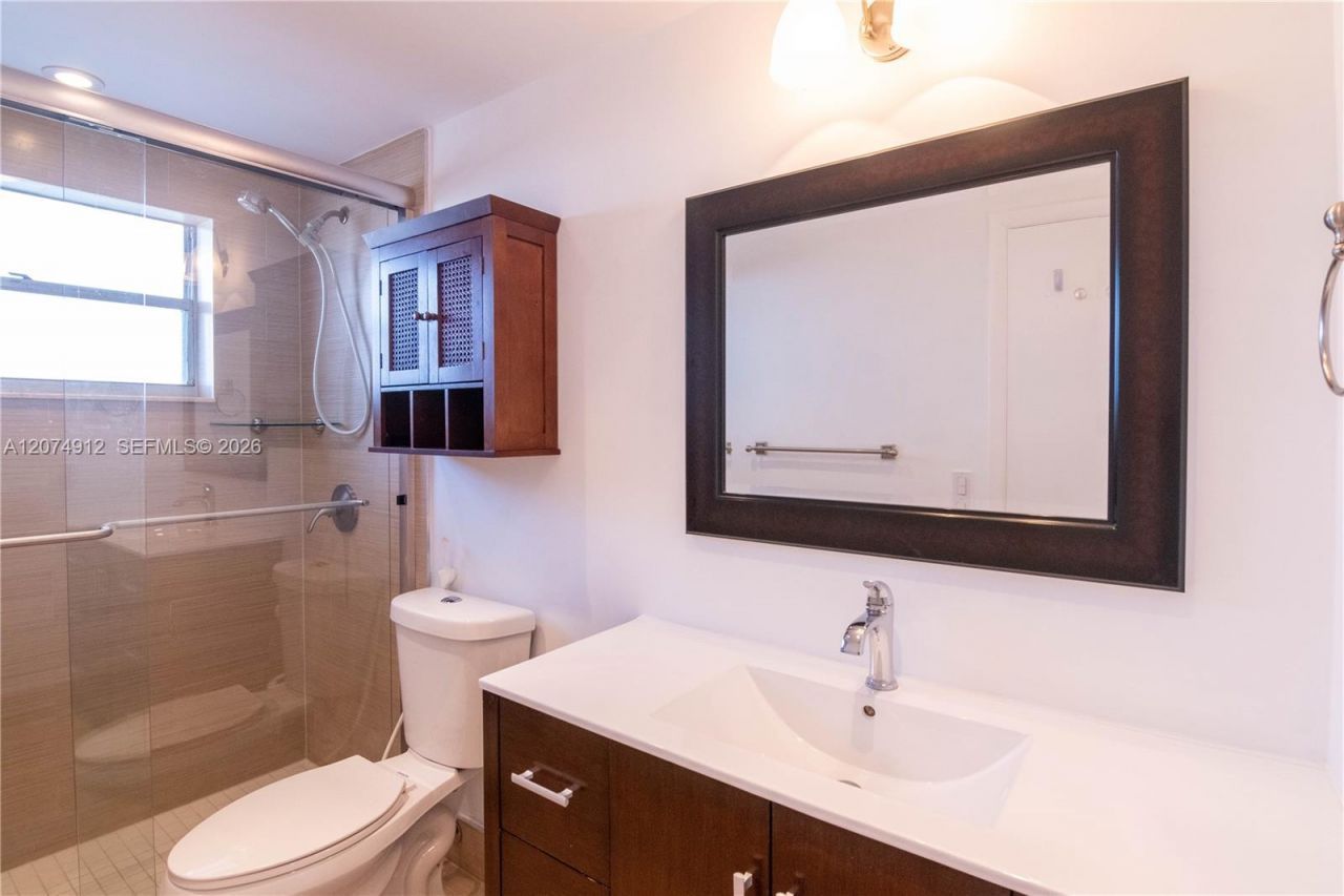 1750 W 46th St , Unit 521, Hialeah, FL 33012 Photo