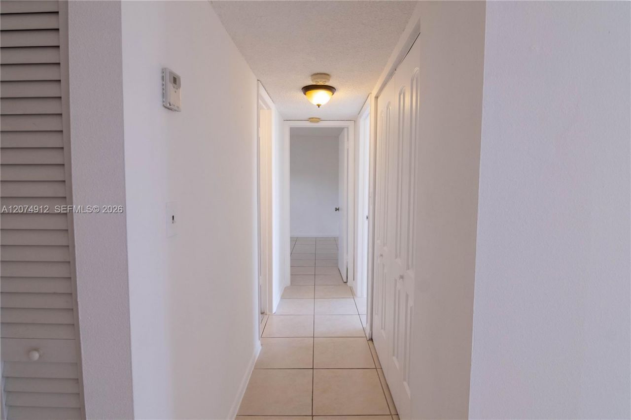 1750 W 46th St , Unit 521, Hialeah, FL 33012 Photo
