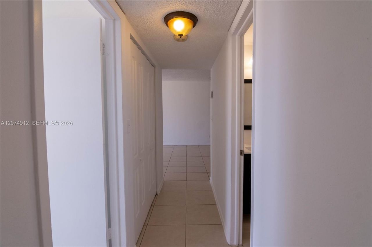 1750 W 46th St , Unit 521, Hialeah, FL 33012 Photo