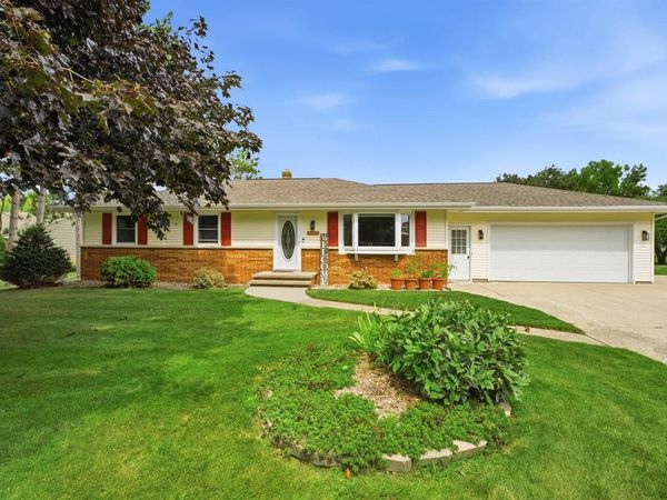 3090 W 1ST AVENUE, Appleton, WI 54914