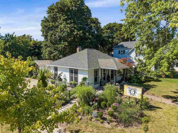 907 Bridge Street, Charlevoix, MI 49720