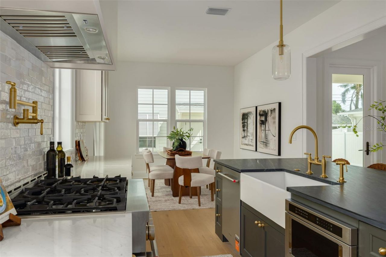 461 47th Avenue N, Saint Petersburg, FL 33703 Photo