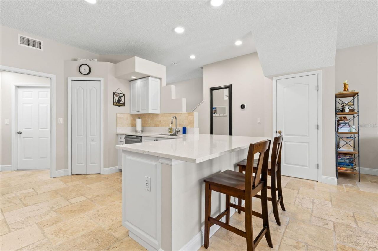 216 Hemingway Drive, Oldsmar, FL 34677 Photo