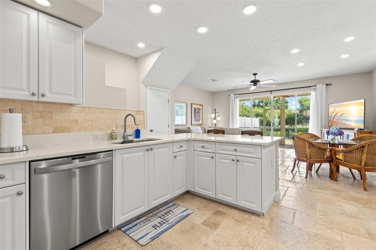 216 Hemingway Drive, Oldsmar, FL 34677 Photo