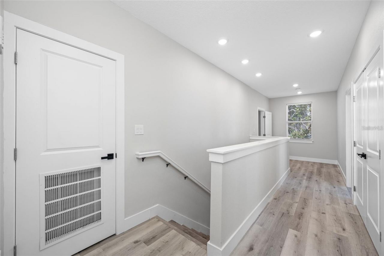 6910 Dartmouth Avenue N, Saint Petersburg, FL 33710 Photo