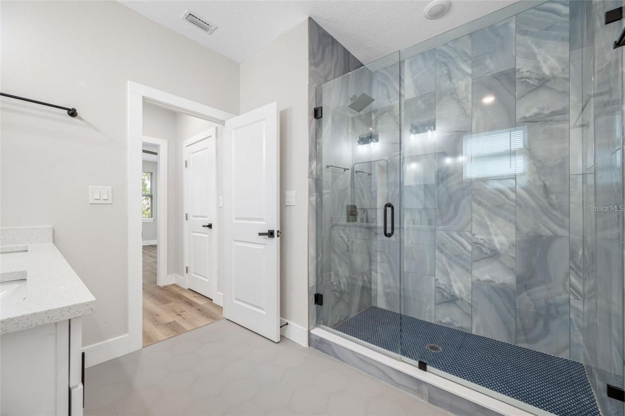 6910 Dartmouth Avenue N, Saint Petersburg, FL 33710 Photo